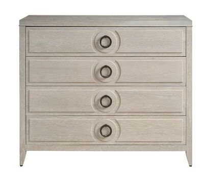 Lizmore Chest