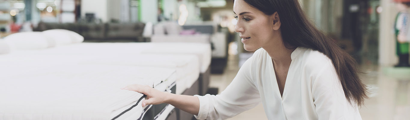 Tempur-Pedic&reg; vs Traditional Mattresses: A Comprehensive Comparison Guide