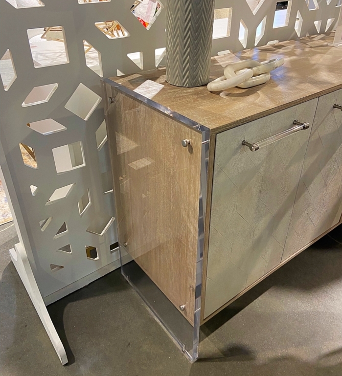 lucite details