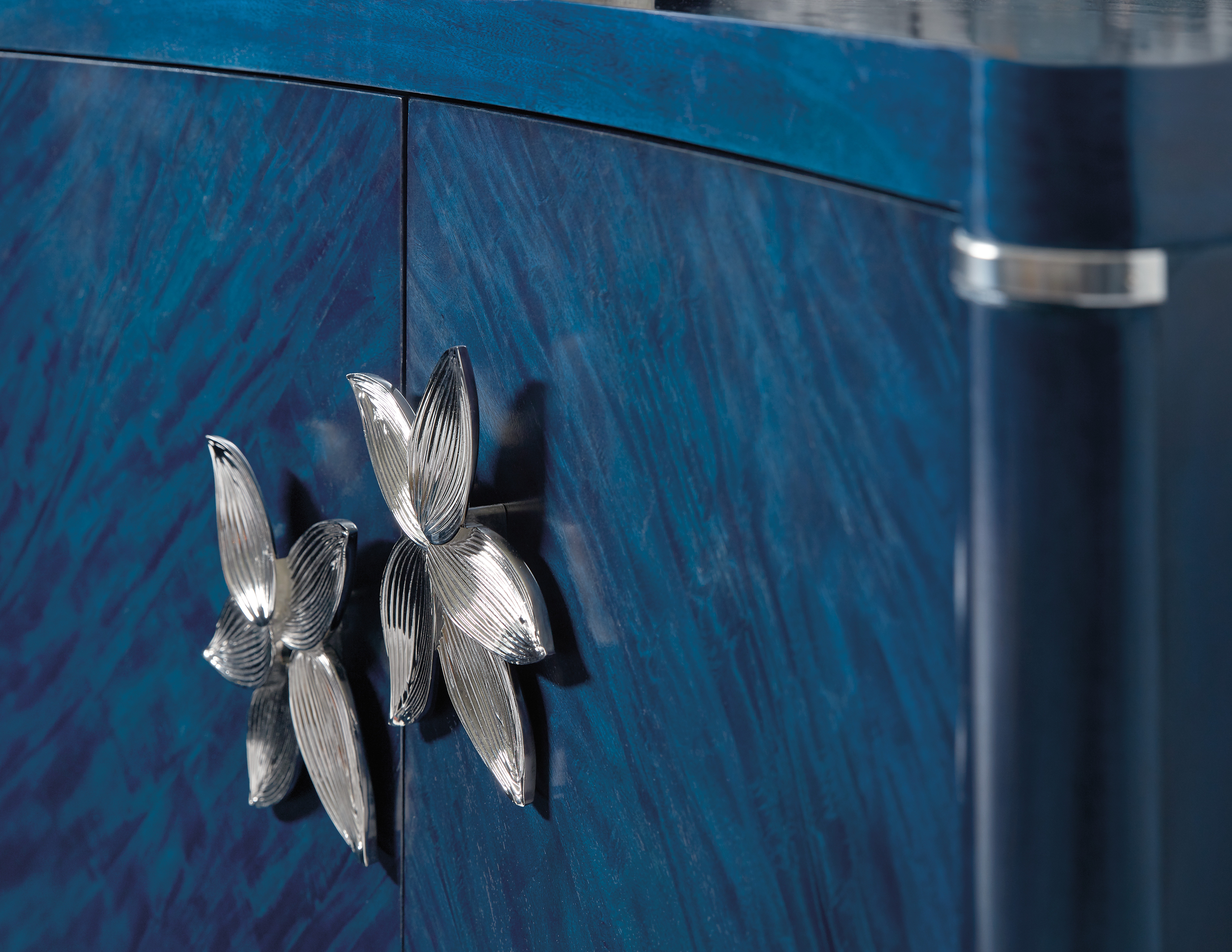 ACCENT CHEST