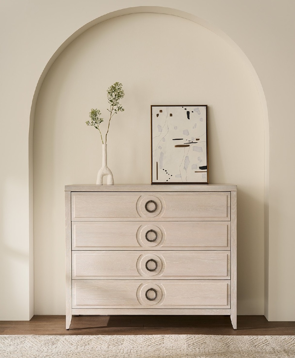 Lizmore Chest